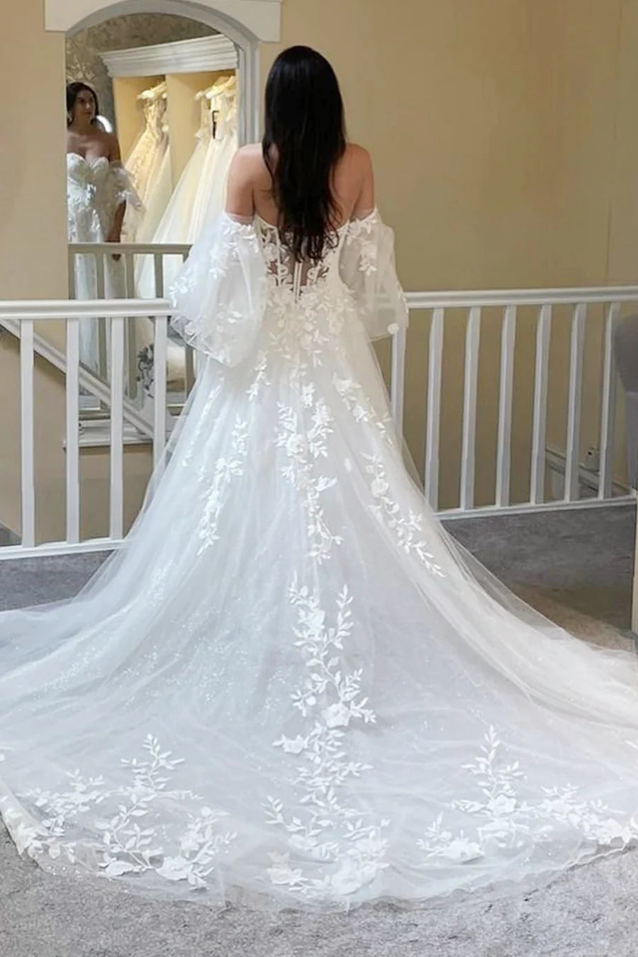 Robe de mariée longue bustier trapèze avec manches